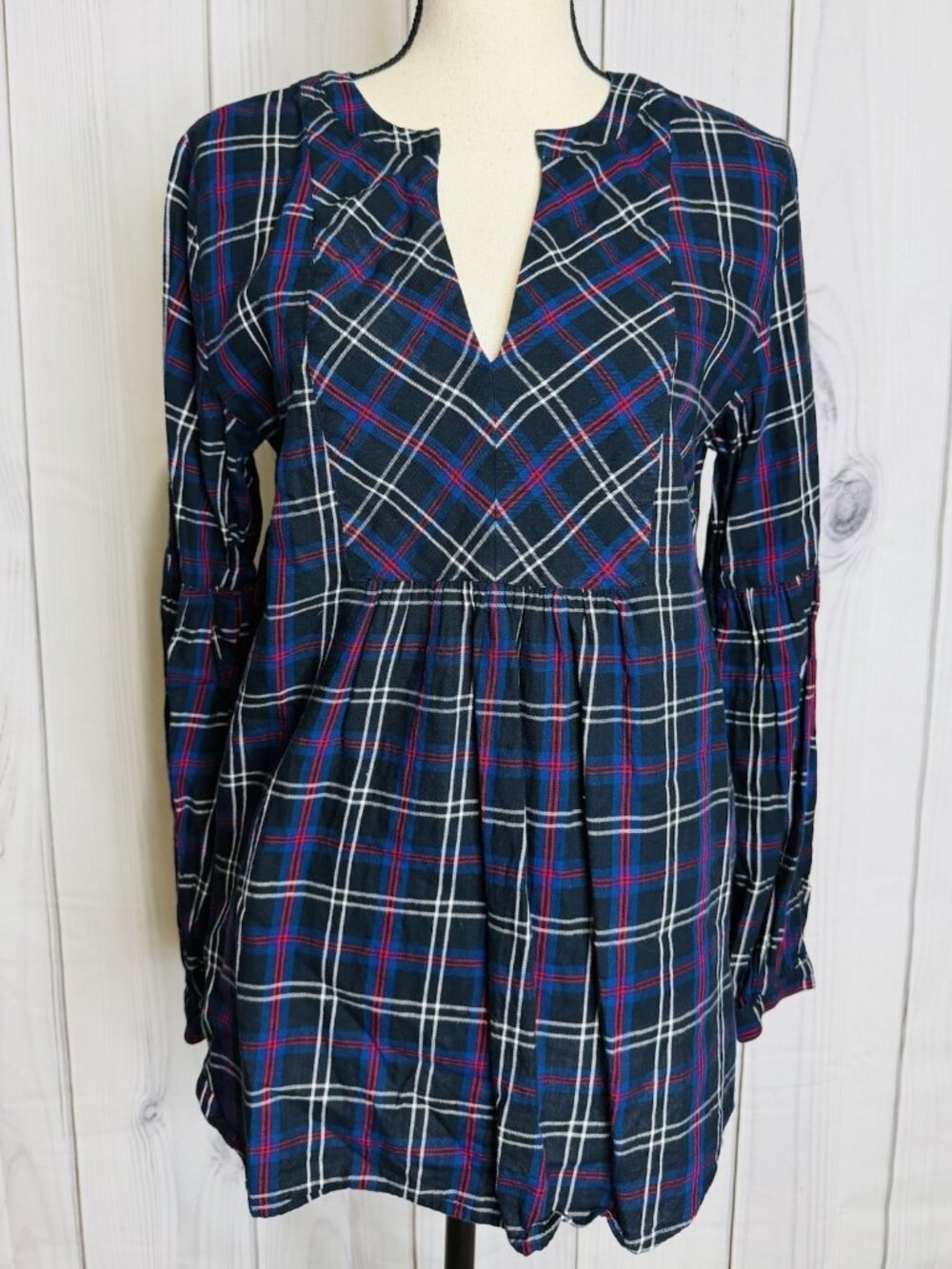 Ann Taylor Loft Plaid Tunic Blouse Women's Sz M V-Neck Black Blue Red